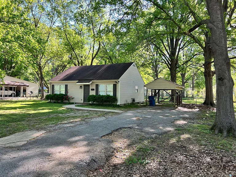 7754 Commodore Rd — Photo 2