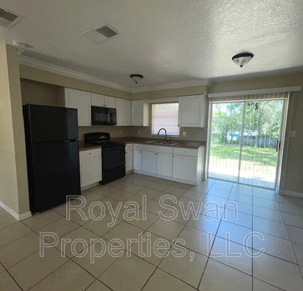 2806 Mineola Dr — Photo 6