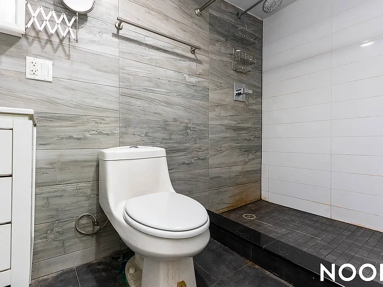 86 Menahan St #1R — Photo 17