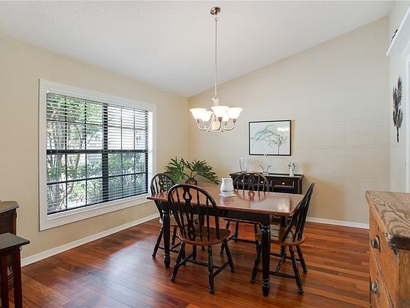 3rd image of 3746 Knollside Ct