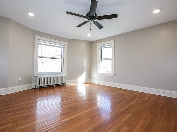 5th image of 739 University Ave #Up