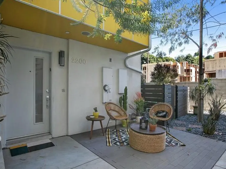 2200 Fox Ln — Photo 33