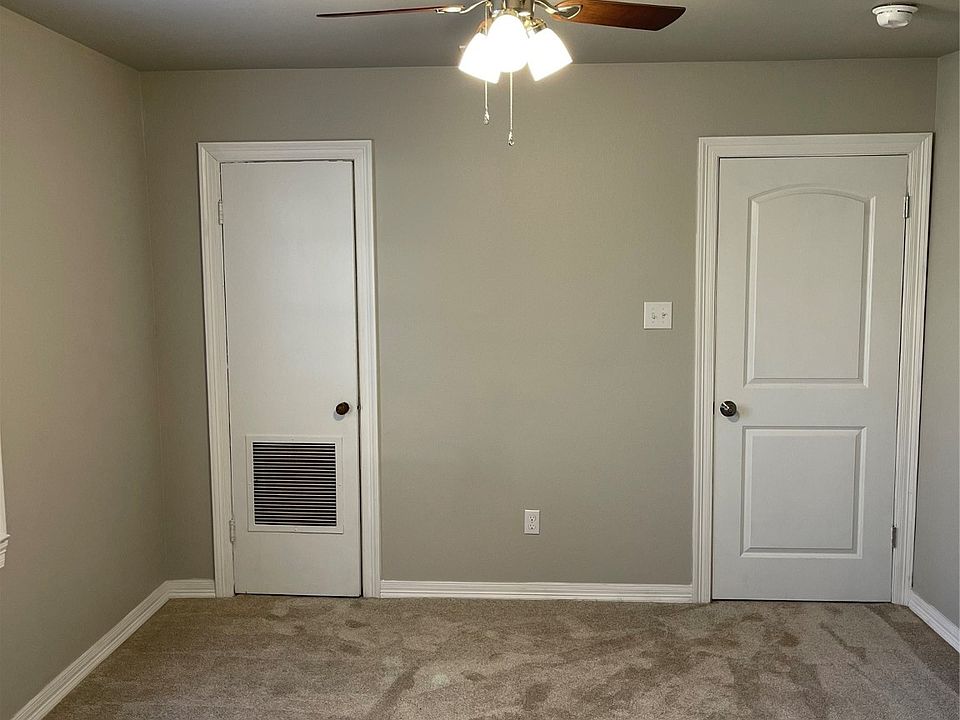 1st image of 3845 Victory Dr