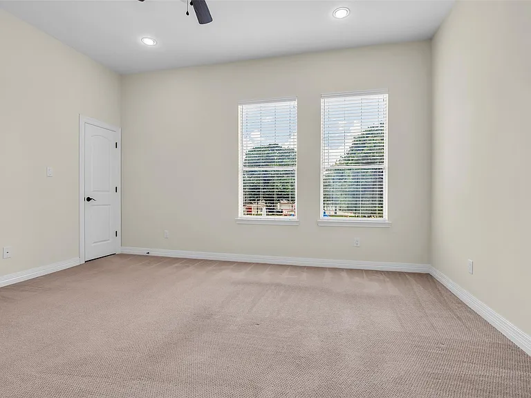 1423 Colorado St — Photo 17