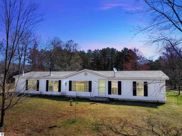 1335 S Taxiway Delta, Lake City, MI 49651