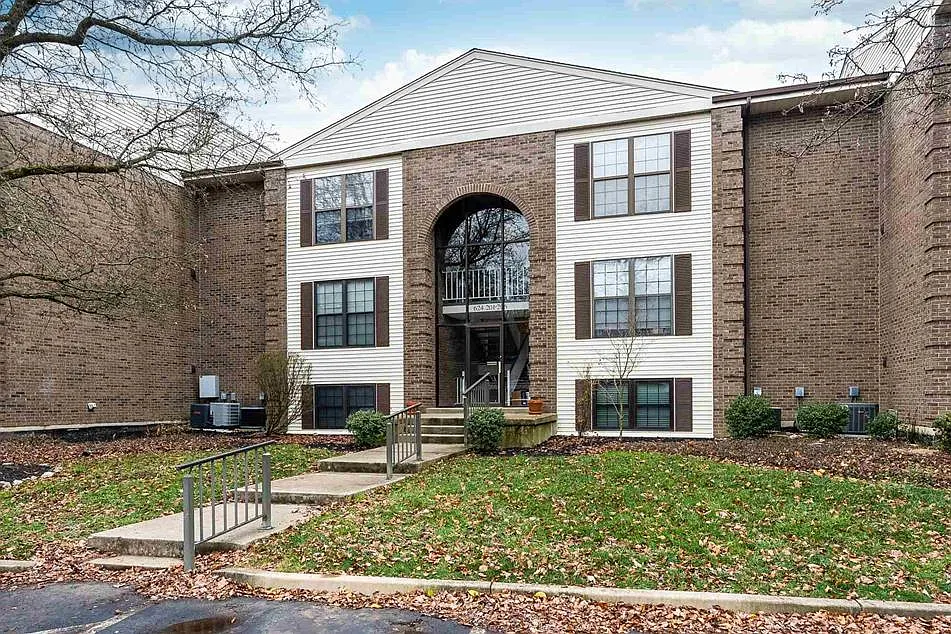 624 Truman Ln #104
