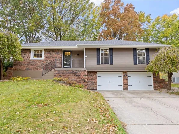 1105 SW 22nd St, Blue Springs, MO 64015