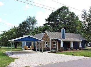 719 E Parks St, Prairie Grove, AR 72753