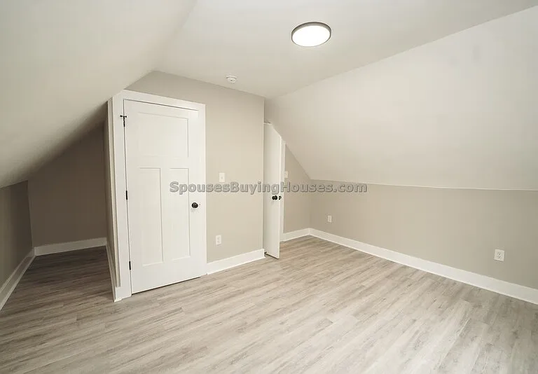 2105 Lexington Ave — Photo 16