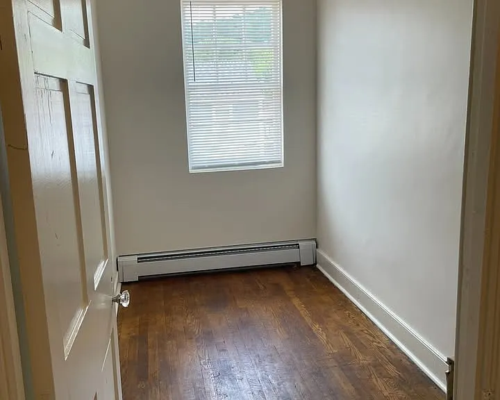 308 E Pitt St — Photo 16