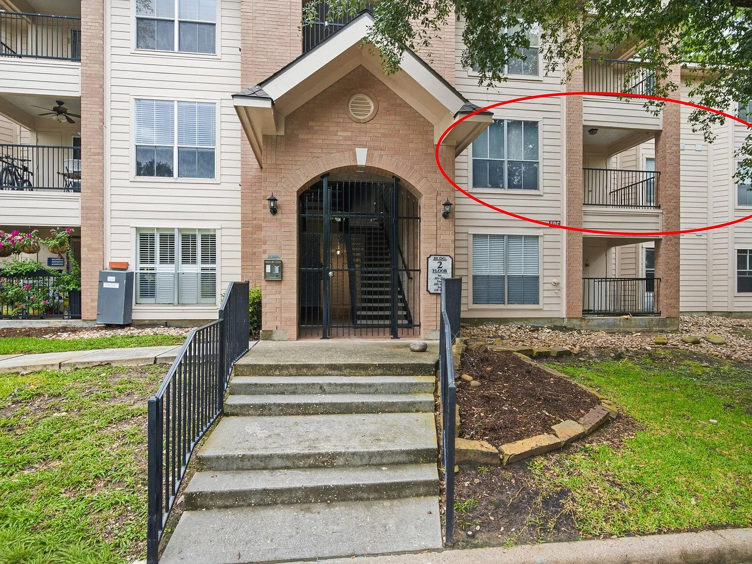 2 bed, 2.0 bath, 1134 sqft, $1,660 — Photo 2