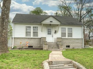 827 Walnut St, Carthage, MO 64836