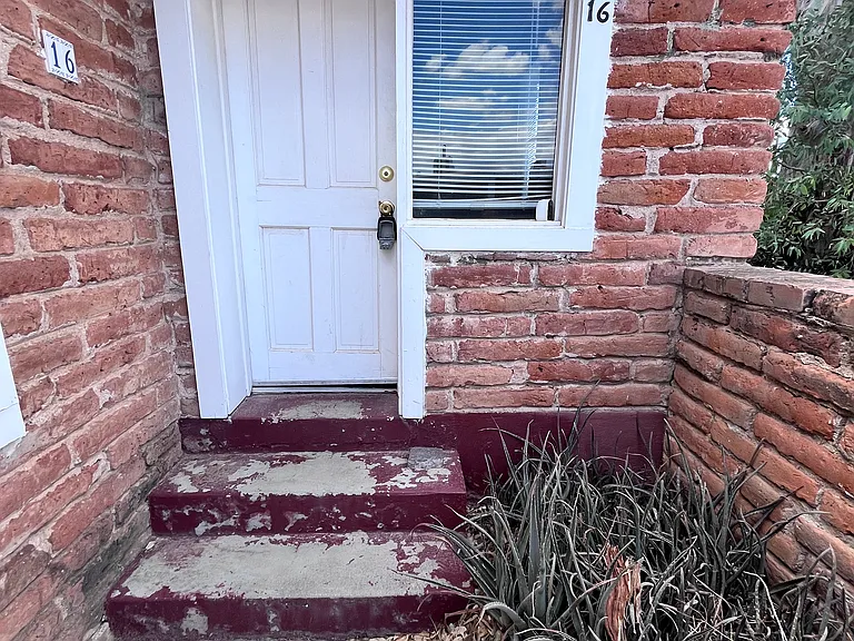 2620 W Ironwood Hill Dr #16 — Photo 2