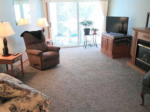 2nd image of 132 Demont Ave E APT 227