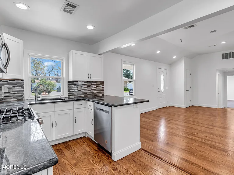 351 Hulse Ave — Photo 9