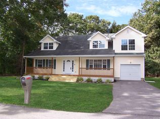 29 Whiskey Rd, Coram, NY 11727