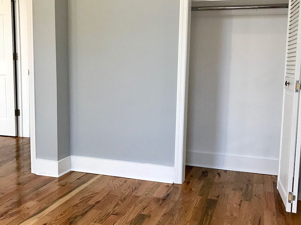 1st image of 207 E 202nd St #3L