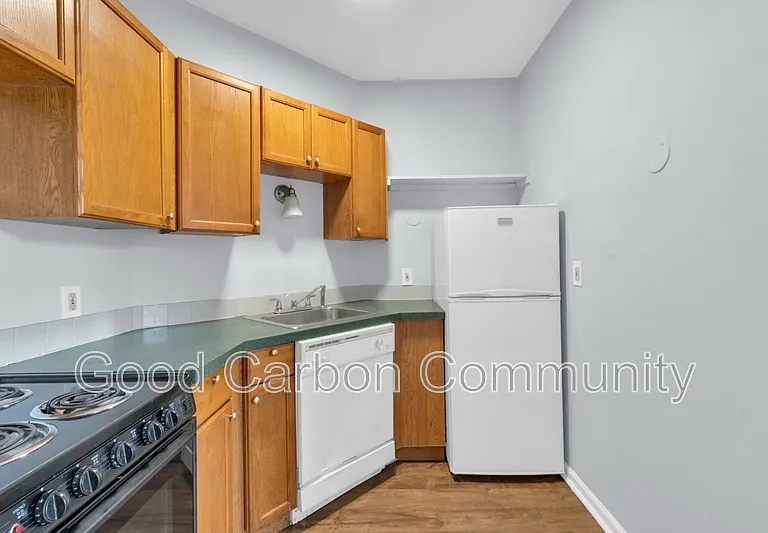 131 Allen St #2 — Photo 8