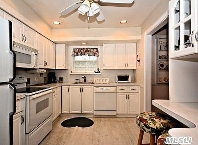 5th image of 49 Simmons Dr