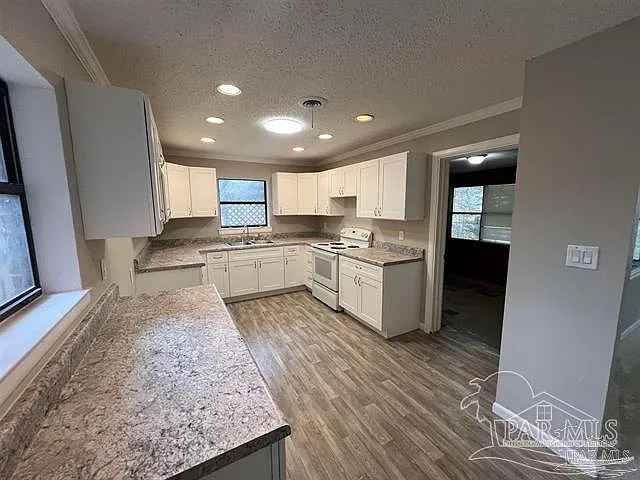 5733 Orange St — Photo 7