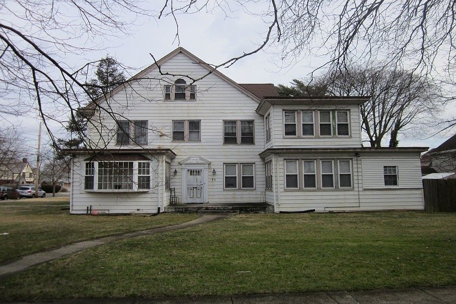 1st image of 35 Ingraham St