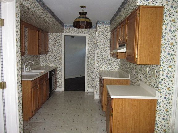 2nd image of 10 Kennedy Ct
