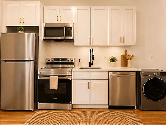 4th image of 1010 Gates Ave #1B