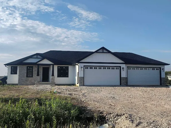 N8326 Beachview Dr, Fond Du Lac, WI 54937