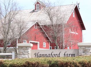 900 Redbud Ln, Sugar Grove, IL 60554