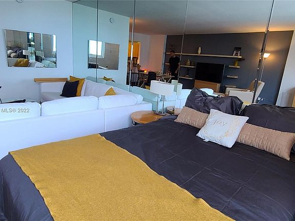 3rd image of 2301 Collins Ave APT 1012