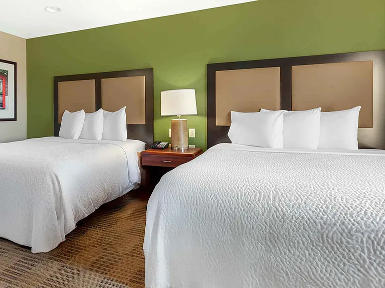 Deluxe Studio - 2 Full Beds