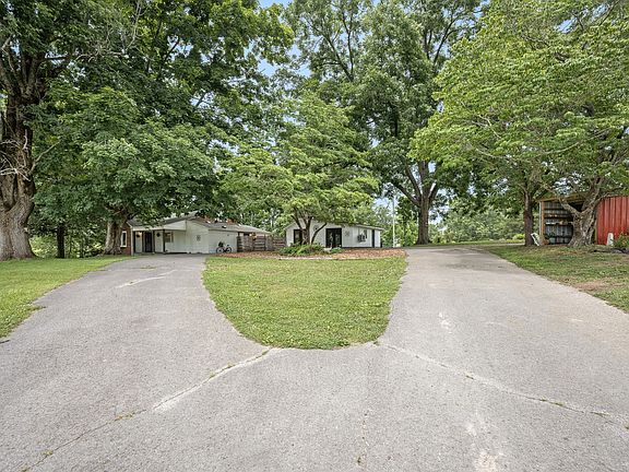 2nd image of 5825 Cobb Hollow Rd