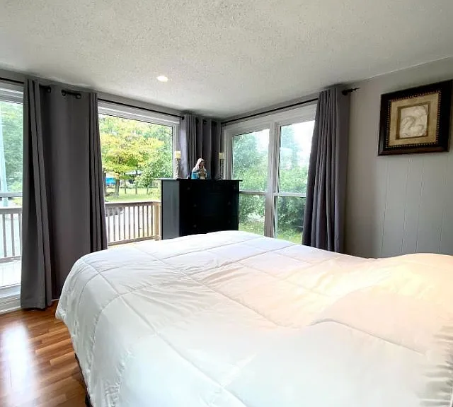 4870 Mapleview Cres — Photo 9