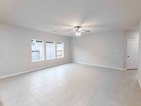 4th image of 611 Almond Willow Ln
