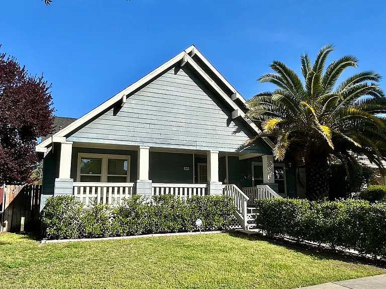 240 N Van Ness Ave — Photo 1