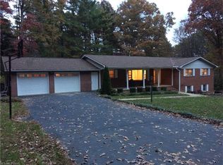 3070 Florida Dr, Hendersonville, NC 28792
