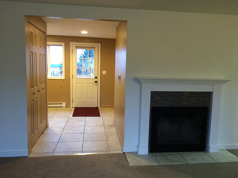 8225 California Ave SW — Photo 4