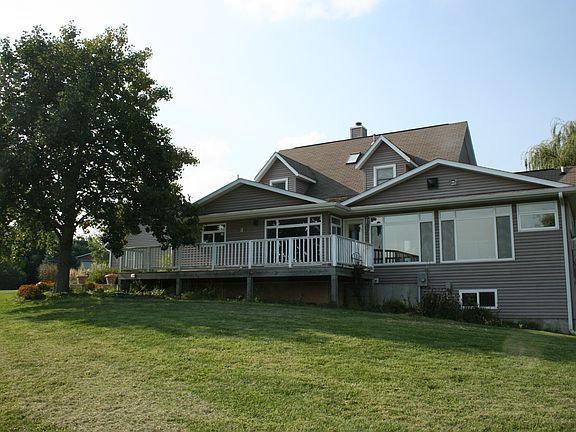 3rd image of 3931 Causeway Cir NE