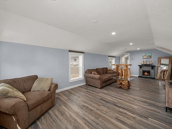 4th image of 7901 E Valleyway Ave