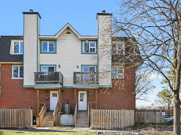 8 Terrace Dr #217, Ottawa, ON K2H 9J3
