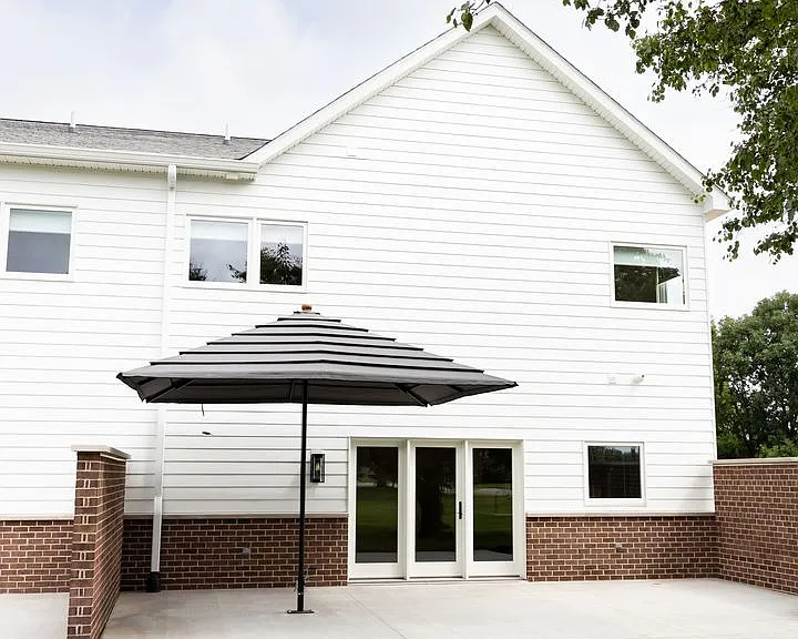 301 W Short St — Photo 2