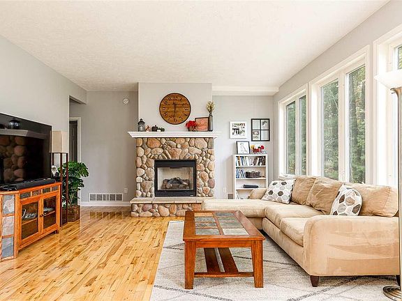 4th image of 3602 Oxford Dr