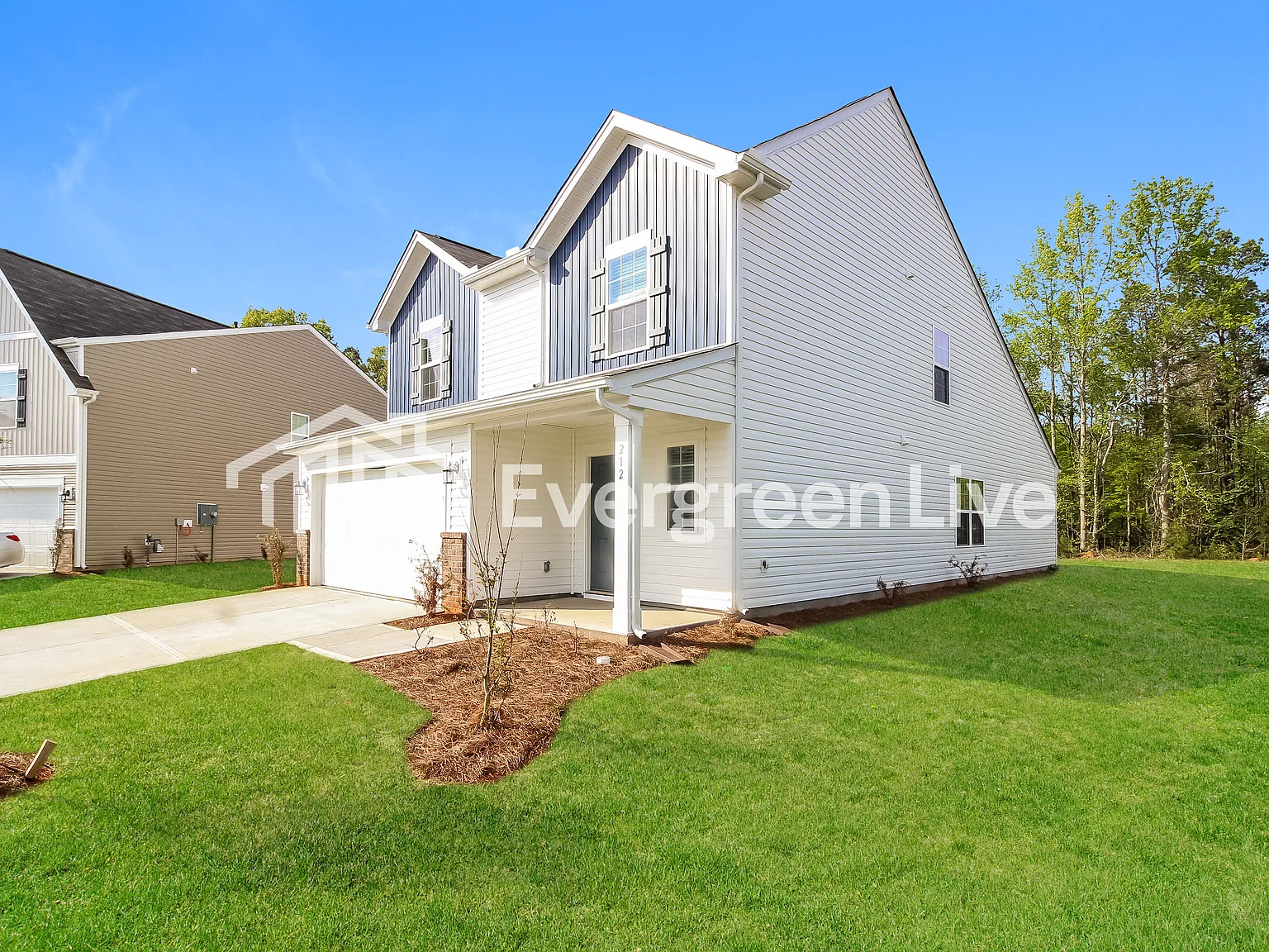 5 bed, 2.5 bath, 2306 sqft, $1,995 — Photo 3