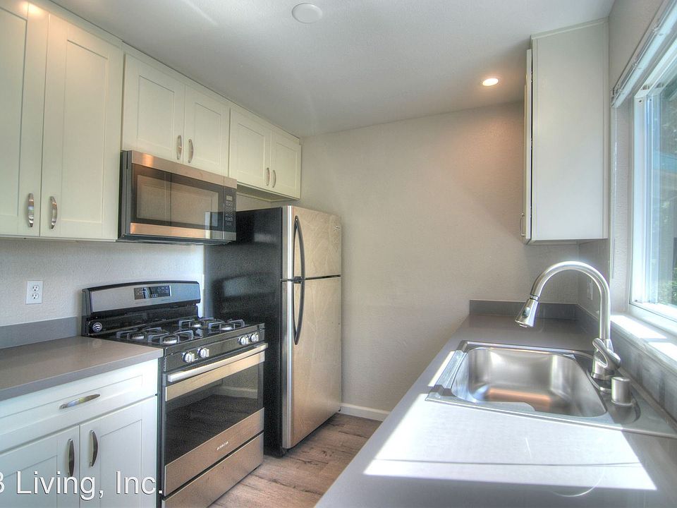 1st image of 300 Franciscan Ct APT 4