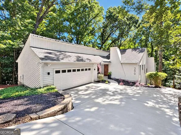 200 Pitch Lake Ln, Roswell, GA 30076