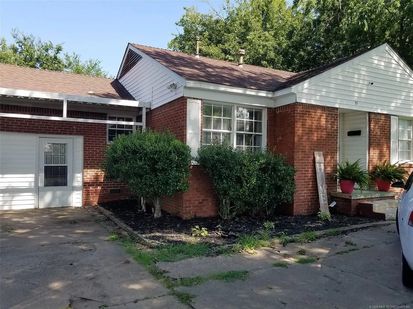 3 Bed | 2 Bath | Updated flooring & appliances — Photo 2