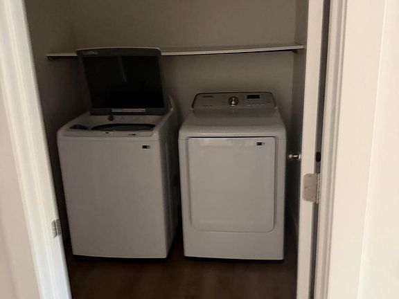 5th image of 427 S 1540 E