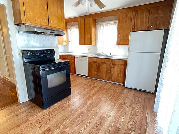 3rd image of 7 Winthrop Pl #A