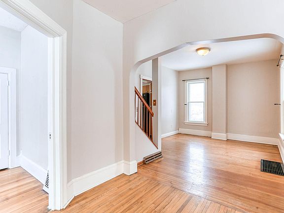 5th image of 110 N Pearl St