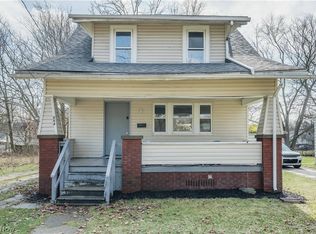 884 Lovers Ln, Akron, OH 44306